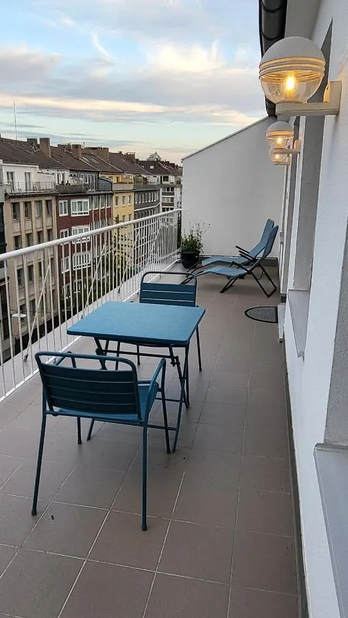 Lavish Stay In The Heart Of Dusseldorf City Center 아파트